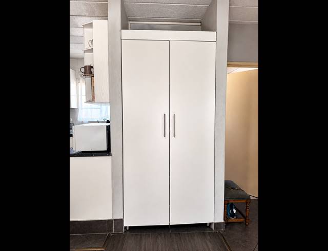 2 BEDROOM FLAT FOR SALE IN REWLATCH